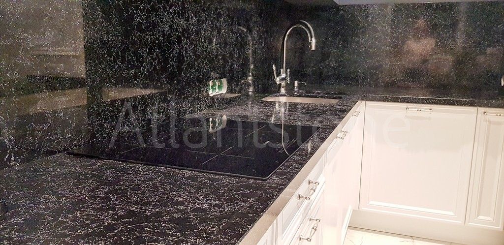 Черная кухонная столешница из искусственного камня в Спб. Кварцевый агломерат Avant quartz Анжу 9012 (Китай) 